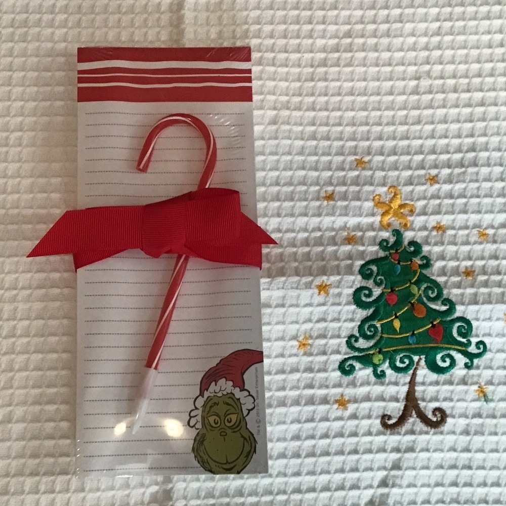 NWT Hallmark Dr Seuss list pad with pen, 75 sheets, magnetic to hang